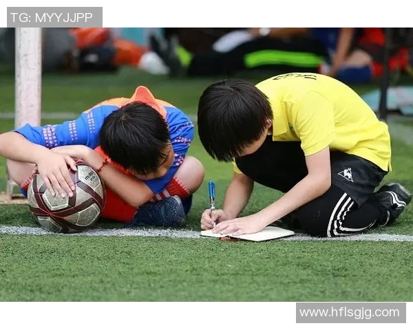 棉农与波斯波利的激烈对决展现足球魅力与战术智慧的完美结合